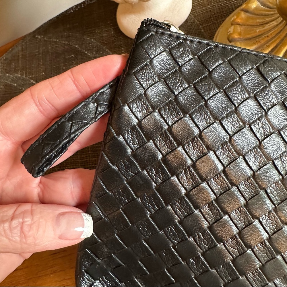 🛍️🛍️ BLACK BASKET WEAVED PATTERN PLEATHER COSMETIC BAG. 🩷 - Picture 7 of 9